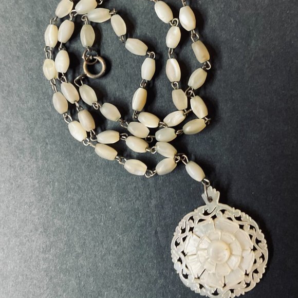 VINTAGE Mother of Pearl Pendant on Beaded MOP Chain EUC - Picture 1 of 5